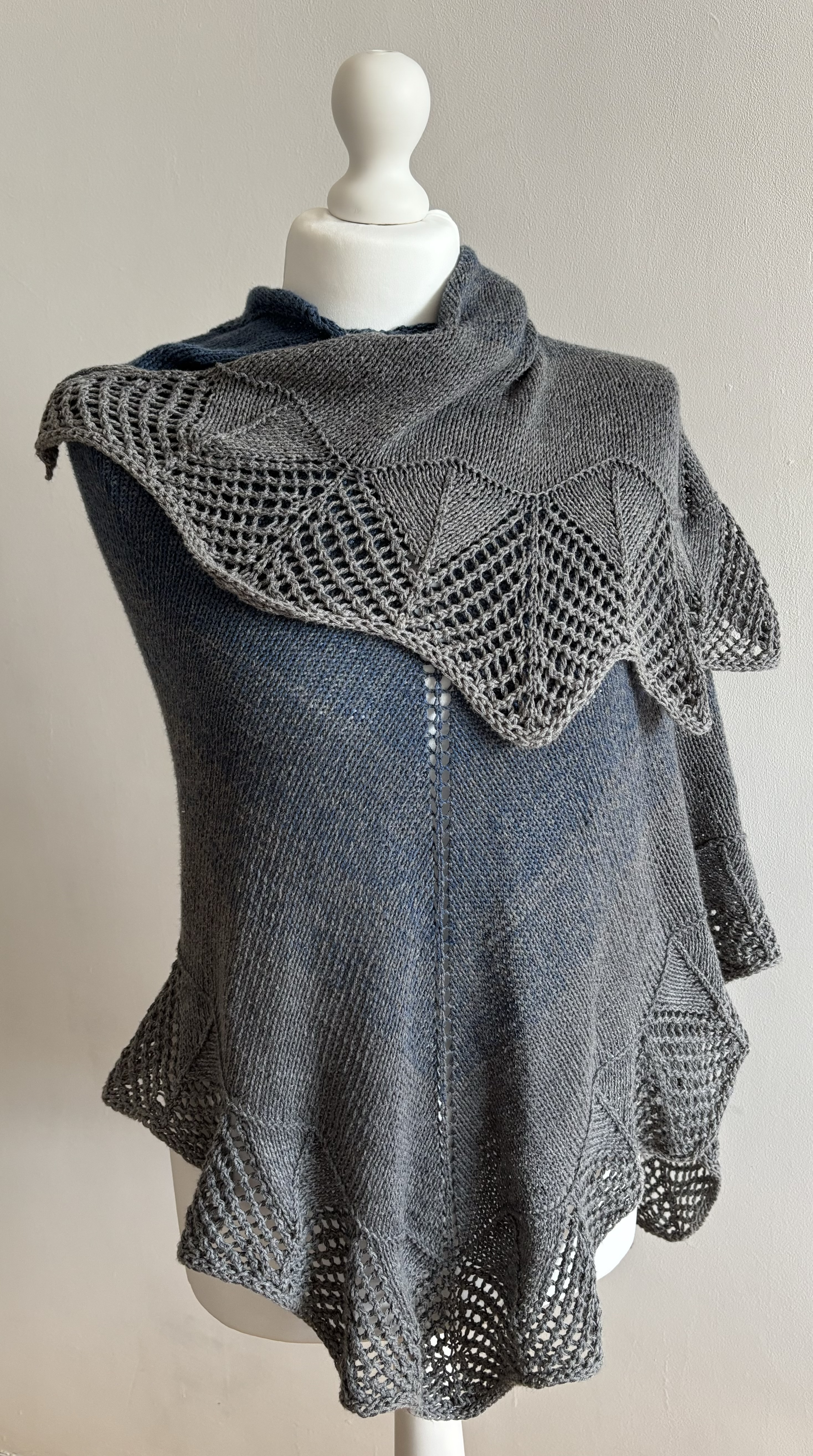 Sweter szydełkowy